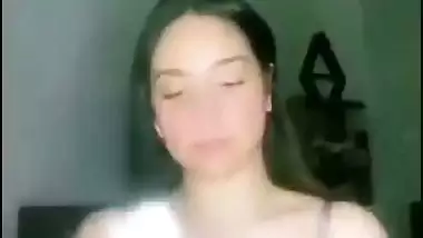 Hot babe big boobs shown on camera viral xx