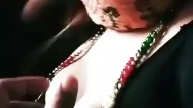 Today Exclusive- Sexy Desi Girl Showing Her Boobs