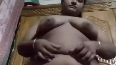 Today Exclusive- Desi Bhabhi Showing Her Big Boobs And Wet Pussy