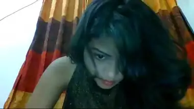 Amateur bangladeshi girl making her nude selfie