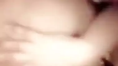 Extremely Sexy Paki Babe Fingering & Moaning