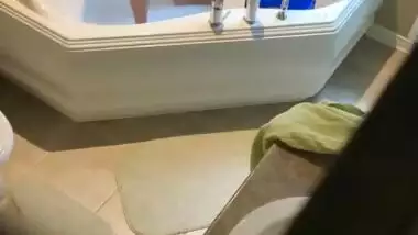 Desi hot bhabi bath tab