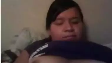 Indian girlfriend playing with her tits 