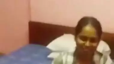 Tamil Girl Removing Top Sucking Dick wid Audio