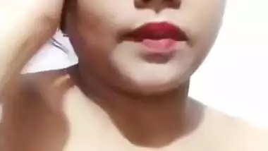 Beautiful Sexy Desi Bhabi Showing