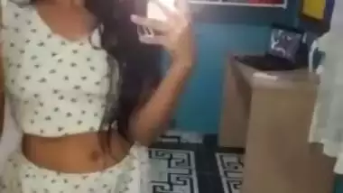 Sexy Desi Girl Record Nude Selfie