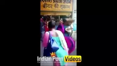 Indianpornvideos Exclusive : Desi street girls doing naughty act front of beer shop