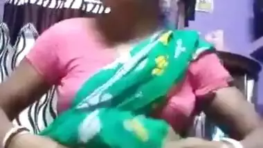 Desi Wife Showing Pussy Pulling Saree