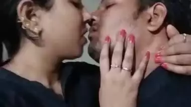 Desi lover very hot kissing