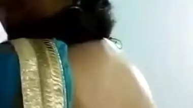 Desi hottie in blue sari shows naked XXX back motivating BF to have sex