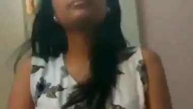 mumbai slut prajakta giving blowjob