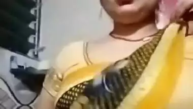 Desi Sexy Mom Showing Boob Pussy N Ass