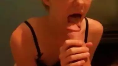GF with Glasses Performs Fellatio 