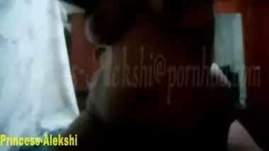 SRI LANKAN SCHOOL BLOWJOB ඉස්කෝලේ යන පොඩි කෙල්ල අයියගේ පොල්ල උරනවා