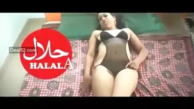 Desi Mulla wife