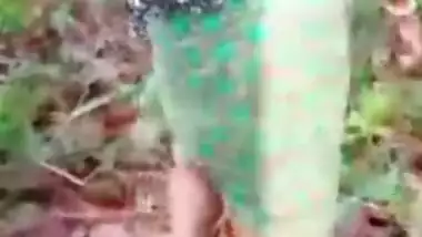 Wife gets sex on the jungle with her lover! Desi Mms video leaked online