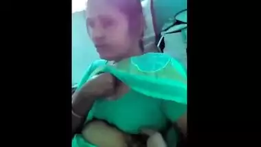 Tamil sex video of a woman in her lunch break