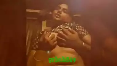 1153 Indian village girl showing boobs on cam