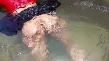 18 year Old Indian Desi girl outdoor bathing open field