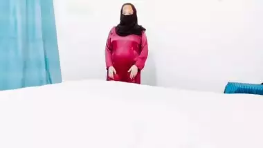 Arab Niqab Queen Showing Big Tits