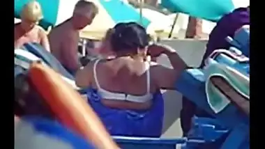 Haryanvi Xxxvedio - Aunty undresses on foreign beach indian sex video