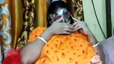 Beautiful Indianhornybhabi Bhabi Masturbating using Oil