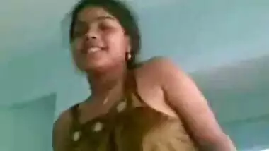 Desi Hostel Girl Showing Boobs