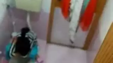 Sexy indian bhabhi peeing video caught on camera