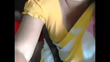 Amateur blowjob of yellow blouse aunty