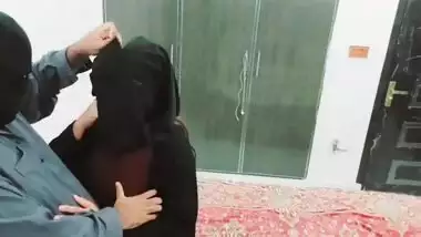 Pakistani Muslim Hijab Girl Anal Fucked By Her Father,s Friend With Clear Hindi Audio