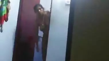 desi aunty going to bathroom husband take video