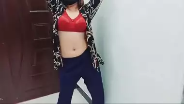 Pakistani Cute N Cute Wife Nude Strip Dance In...