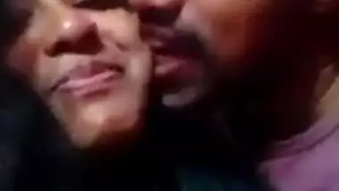 Indian lovers exchange XXX kisses before becoming in mood for sex