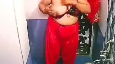 Fat Desi Bhabhi Bathing