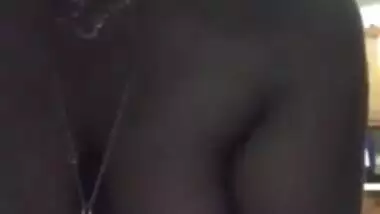 Desi aunty show her big boob