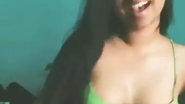 Accidentally boobs show