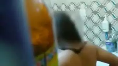 Today Exclusive- Sexy Desi Bhabhi Bathing Record In Hidden Cam