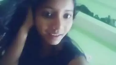 Desi teen showing pussy 