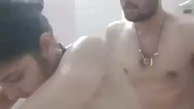 Desi couple fucking xxx in bathroom under shower