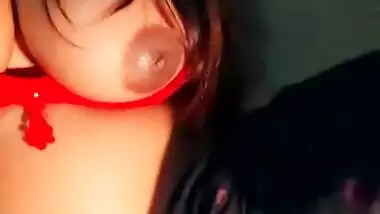 bhabhi showing her perfect round shape boobs