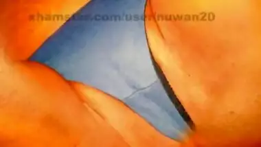 Sri Lankan Mom Flashing Her Blue Pantie...