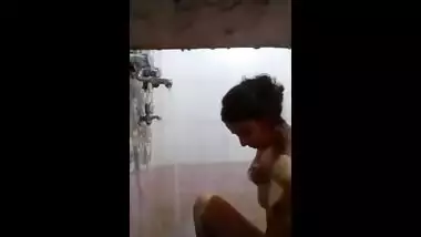 hornty matur aunty bathing video