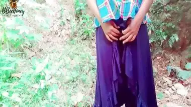 Sri Lankan Girl Risky Public Outdoor Pissing