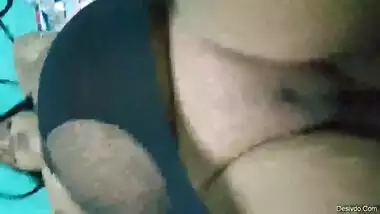Hubby inserting but plug in his horny Bengali wife’s pussy with clear Bengali audio