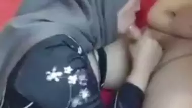 Hijabi slut takes stepdad’s cum on face in Pakistani sex