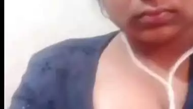 Cute Desi Girl Showing Boob (Updates)