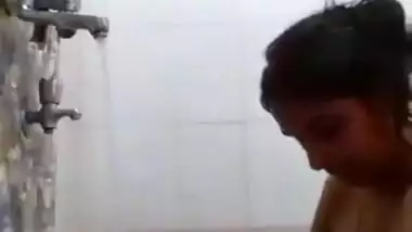 Desi Hot Bhabhi complete bath