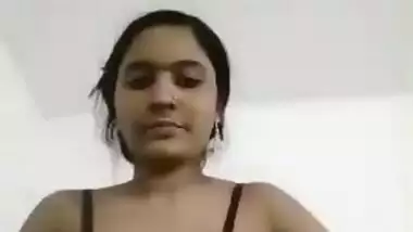 Desi cute Girl Showing boob