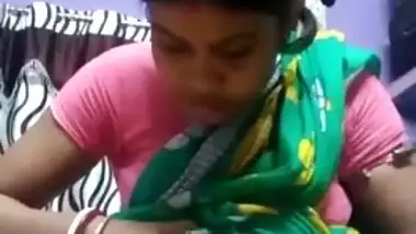 Bengali wife showing bawdy cleft MMS video
