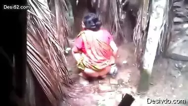 Desi village bhabi sexy pee